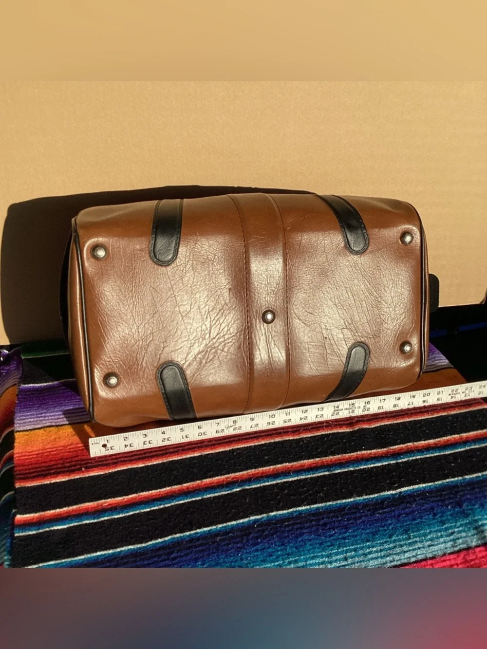 Vintage leather travel duffel bag with talon zippers - Picture 3 of 11